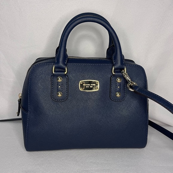 Michael Kors Handbags - Michael Kors Navy Saffiano Leather Hand Bag w/Crossbody/Shoulder Strap VVGUC